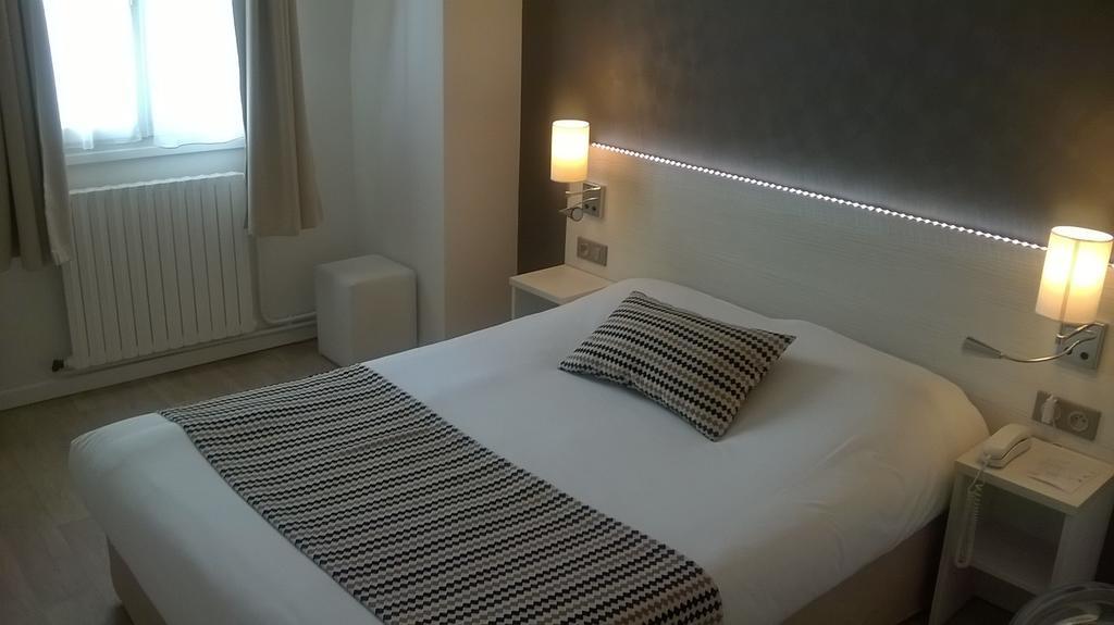 Contact Hotel Du Cerf Château-Gontier Zimmer foto