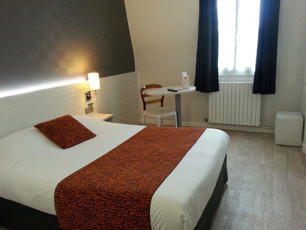 Contact Hotel Du Cerf Château-Gontier Zimmer foto