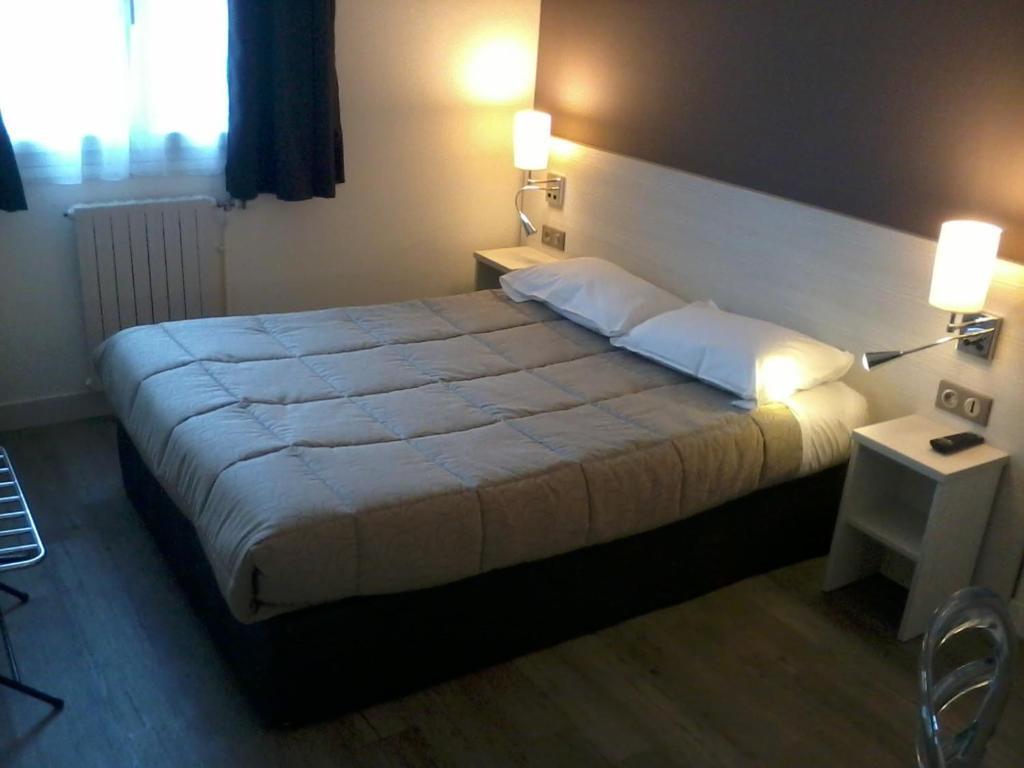 Contact Hotel Du Cerf Château-Gontier Zimmer foto